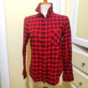 Cozy Plaid Flannel Button Down Shirt • Red & Black • Collared • Tagged Medium